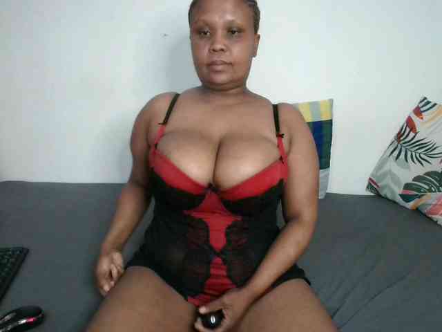 BIGTITTISXX webcam
