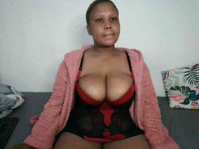 BIGTITTISXX webcam