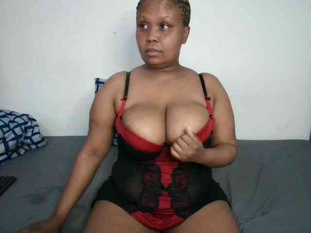 BIGTITTISXX webcam