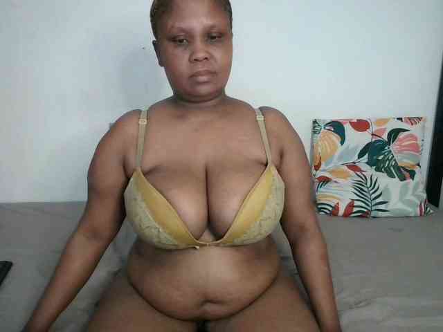 BIGTITTISXX webcam