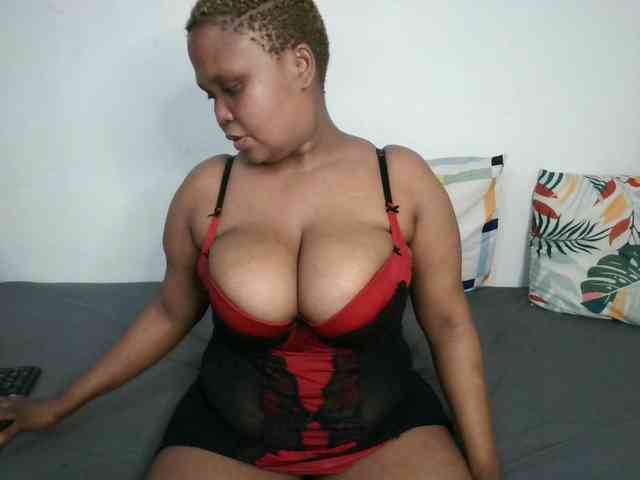 BIGTITTISXX webcam