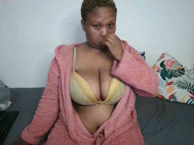 BIGTITTISXX webcam