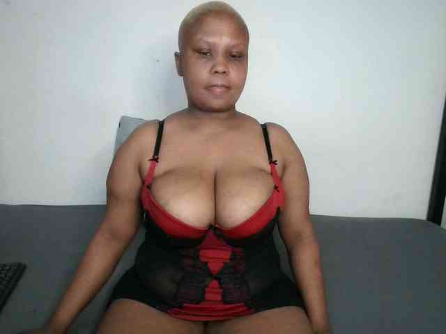 BIGTITTISXX webcam