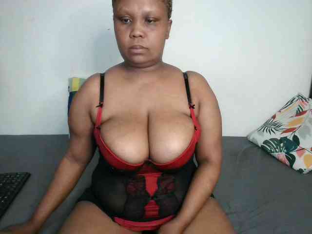 BIGTITTISXX webcam