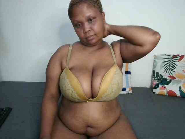 BIGTITTISXX webcam
