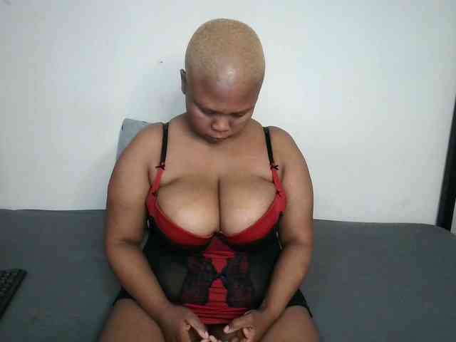 BIGTITTISXX webcam