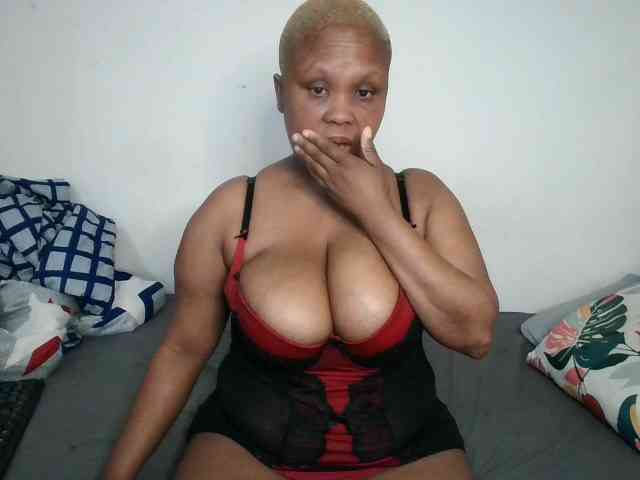 BIGTITTISXX webcam
