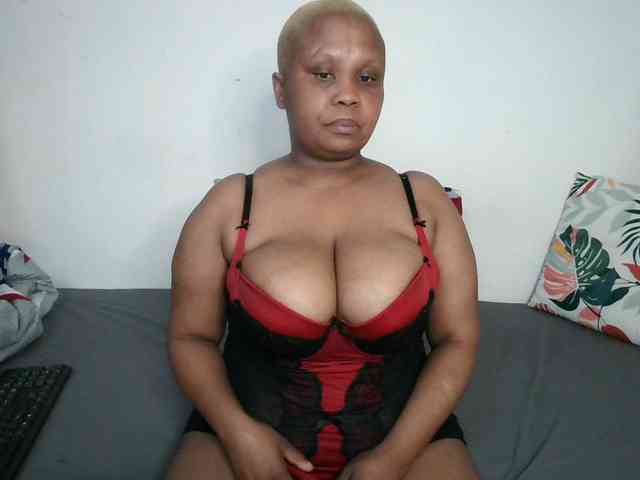 BIGTITTISXX webcam