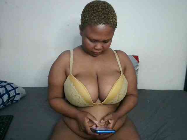 BIGTITTISXX webcam