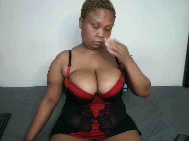 BIGTITTISXX webcam