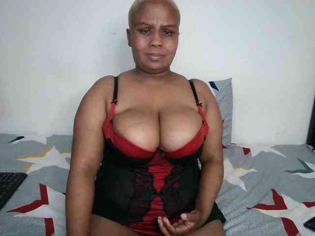 BIGTITTISXX webcam
