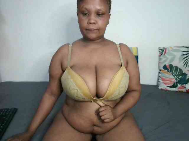 BIGTITTISXX webcam