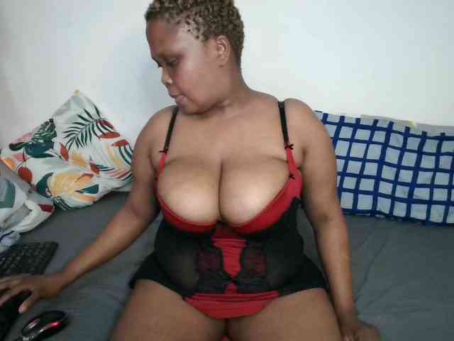 BIGTITTISXX webcam