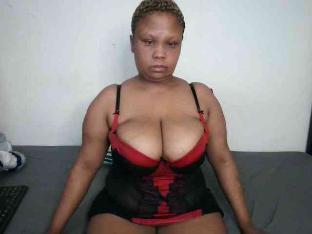 BIGTITTISXX webcam