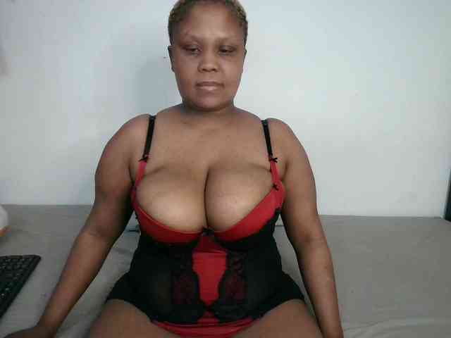 BIGTITTISXX webcam