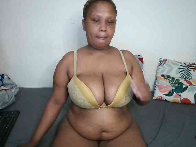 BIGTITTISXX webcam