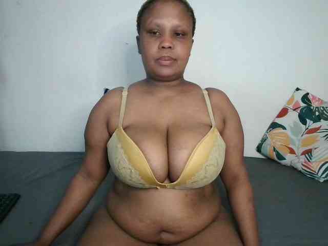 BIGTITTISXX webcam
