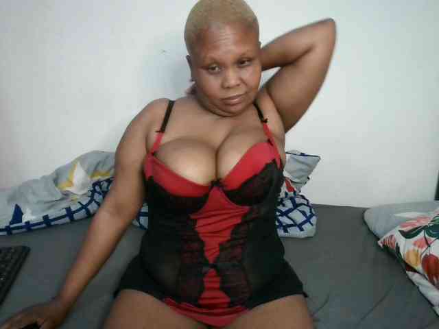 BIGTITTISXX webcam
