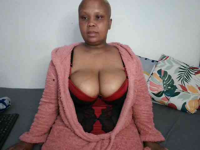 BIGTITTISXX webcam