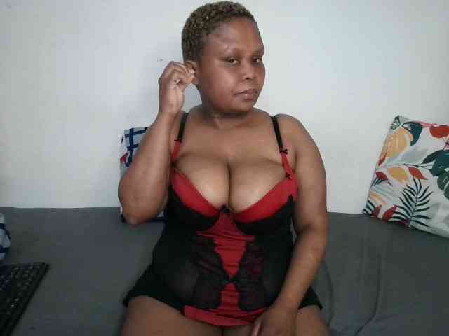 BIGTITTISXX webcam