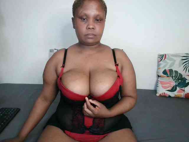 BIGTITTISXX webcam