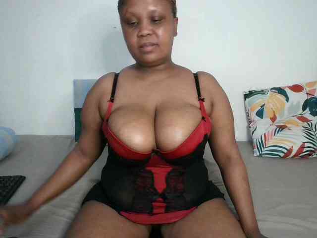 BIGTITTISXX webcam