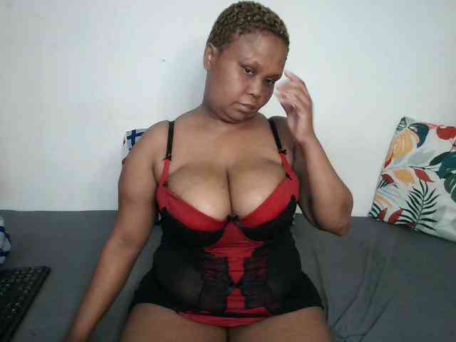 BIGTITTISXX webcam