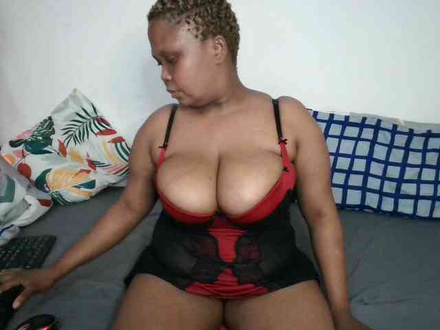 BIGTITTISXX webcam