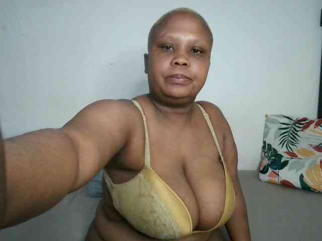 BIGTITTISXX webcam