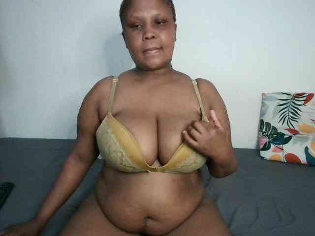 BIGTITTISXX webcam