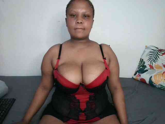 BIGTITTISXX webcam