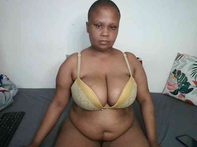 BIGTITTISXX webcam
