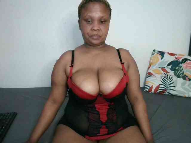 BIGTITTISXX webcam