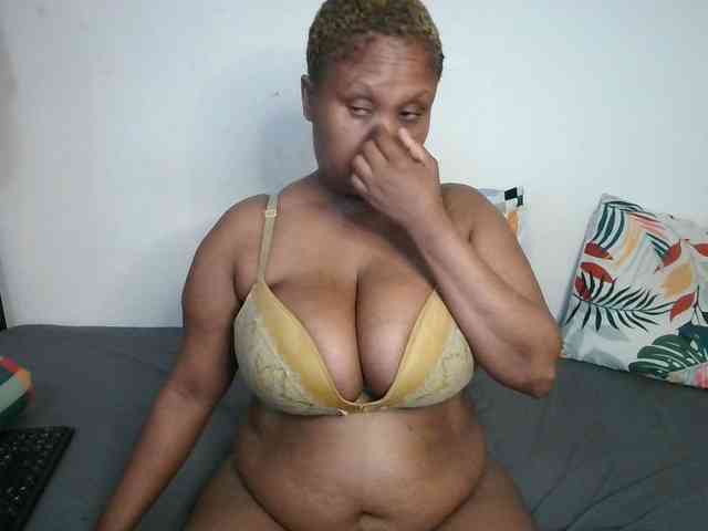 BIGTITTISXX webcam