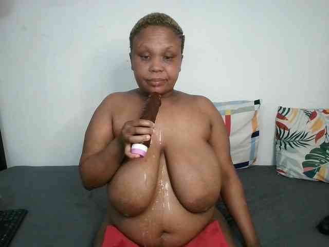 BIGTITTISXX webcam