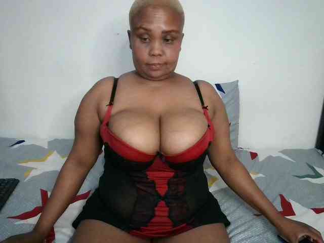 BIGTITTISXX webcam
