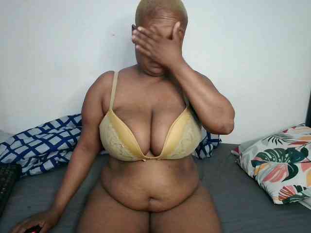 BIGTITTISXX webcam
