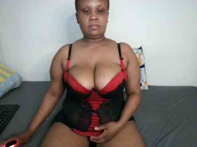 BIGTITTISXX webcam