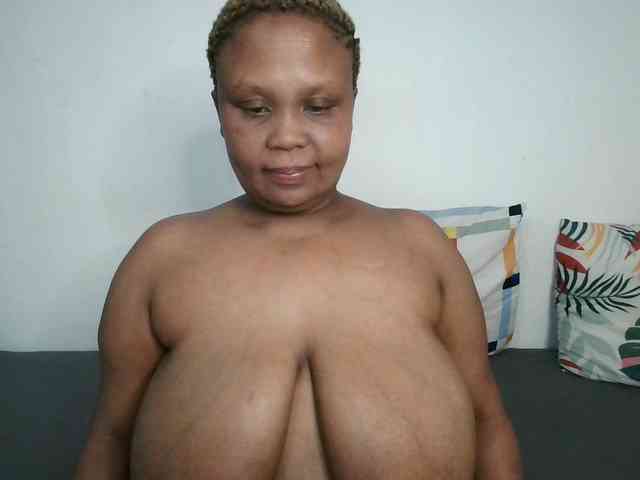 BIGTITTISXX webcam