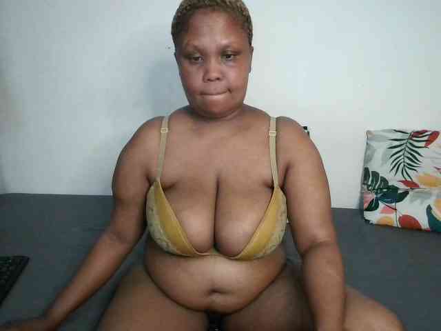 BIGTITTISXX webcam