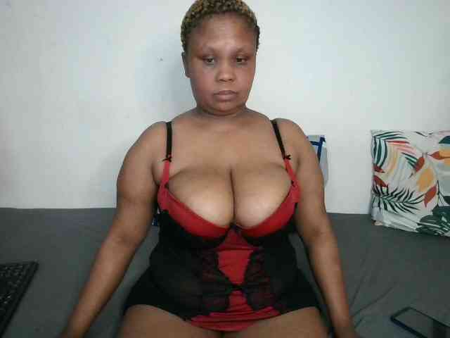 BIGTITTISXX webcam