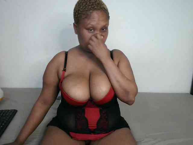 BIGTITTISXX webcam