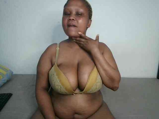 BIGTITTISXX webcam