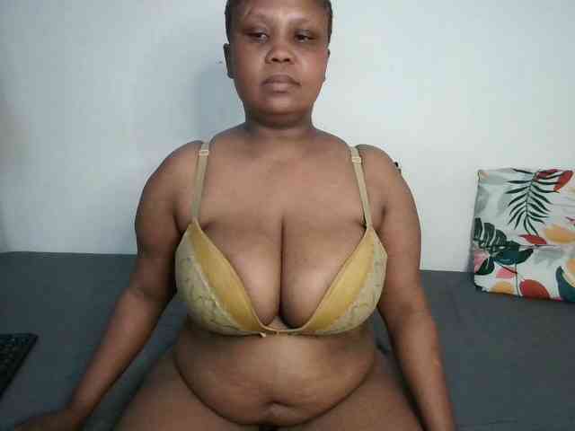BIGTITTISXX webcam