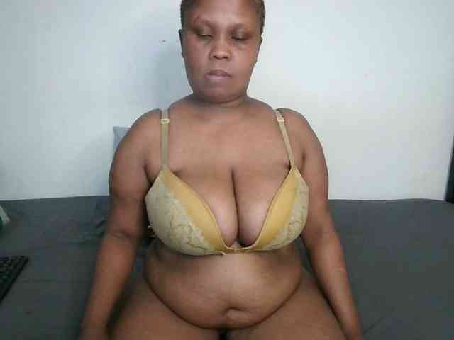 BIGTITTISXX webcam