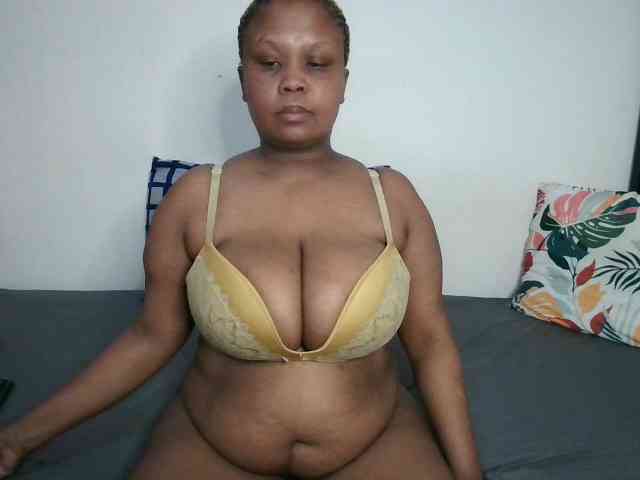 BIGTITTISXX webcam