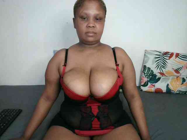 BIGTITTISXX webcam