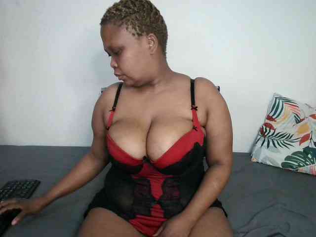 BIGTITTISXX webcam