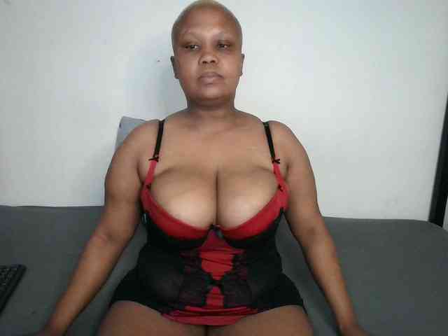 BIGTITTISXX webcam