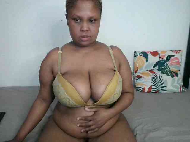 BIGTITTISXX webcam